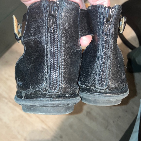 BOC Black and Tan Women's Sandals - Picture 5 of 7